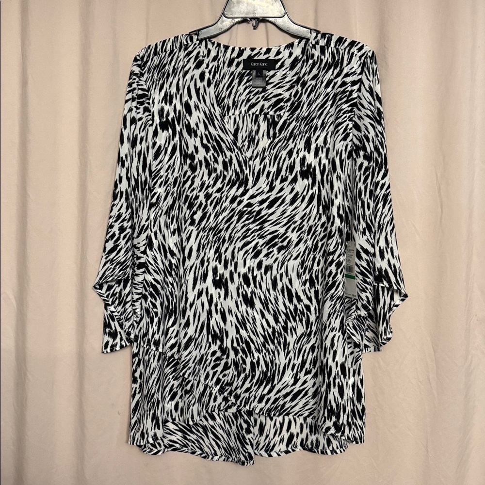 NWT Karen Kane Bracelet Sleeve Asymmetric Top, Size L, Color White/Black